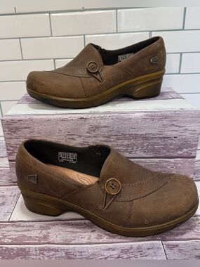 Keen Women's Mora Button brown leather clogs Size 6